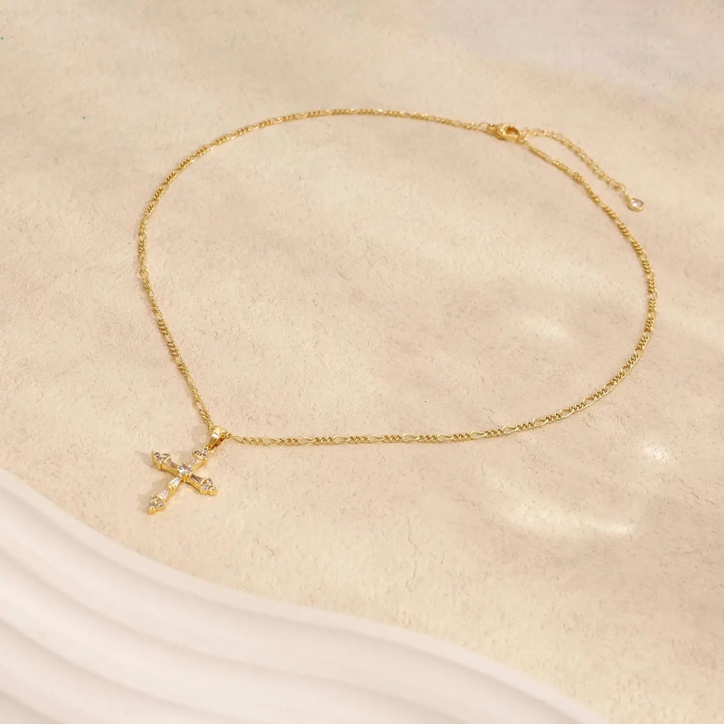 Collar Cruz Delicada