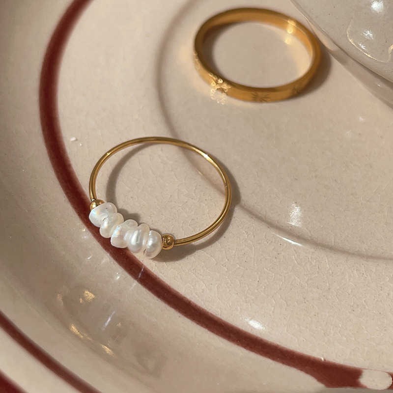 Anillo con Perla Barroca