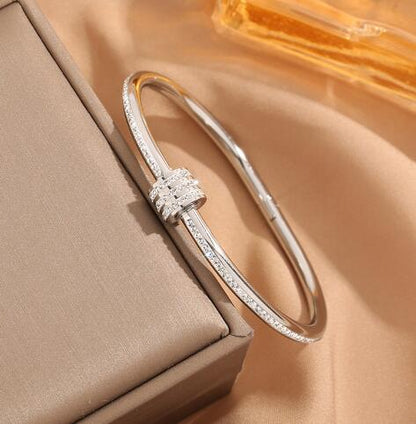 Pulseras de Tres Filas de Arcilla y Diamantes