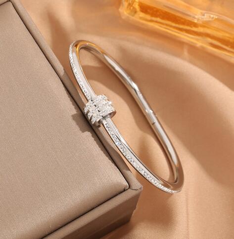 Pulseras de Tres Filas de Arcilla y Diamantes