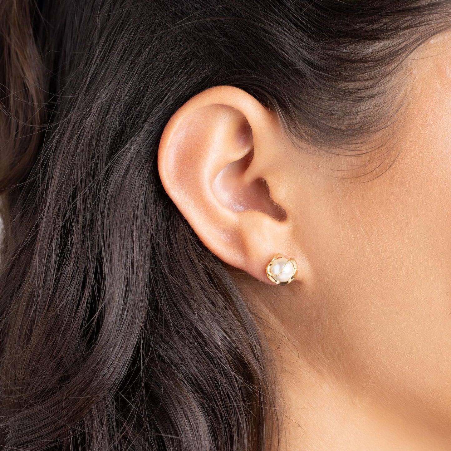 Pendientes de Perla y Flor Dorada