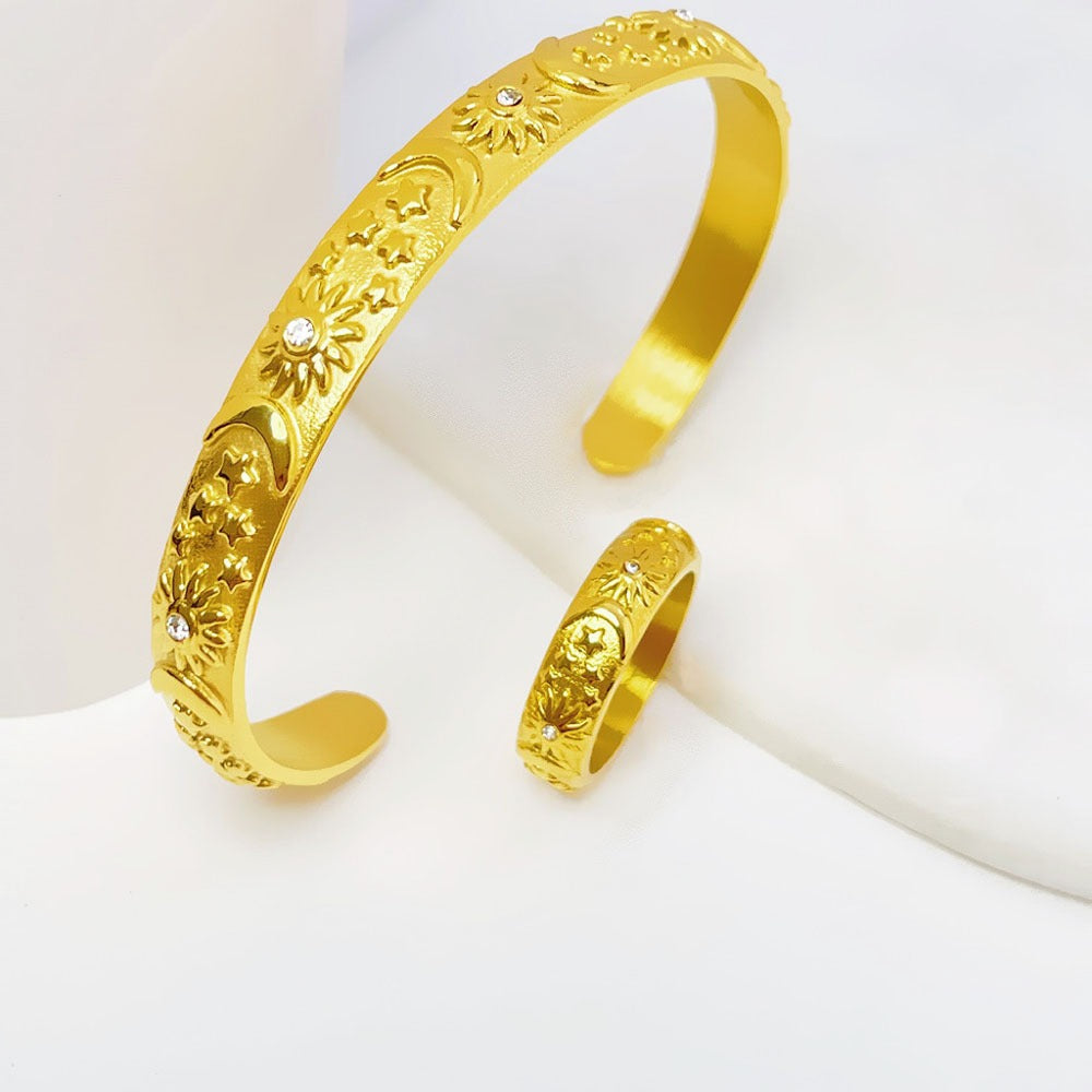 Conjunto de Pulsera Ajustable y Anillo de Acero de Titanio con Relieve de Sol y Luna