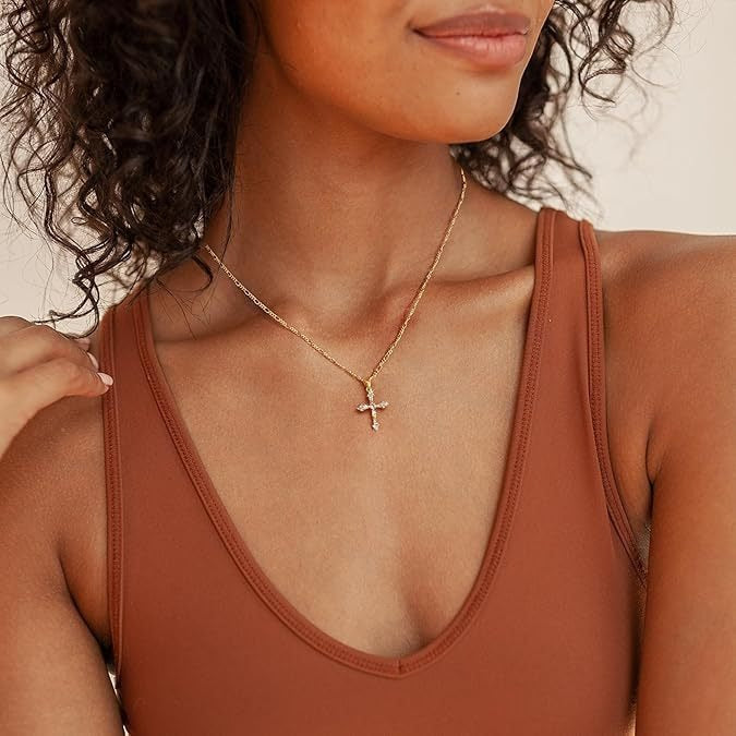 Collar Amuleto Cruz Sagrada