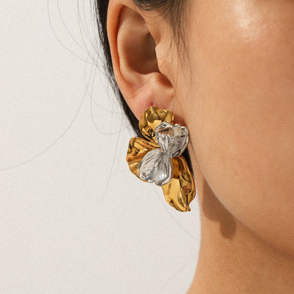 Aretes Minimalistas de Flor en Acero Inoxidable