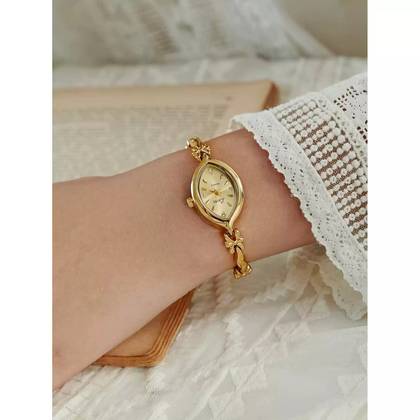 Reloj Dorado Vintage para Mujer con Esfera Pequeña
