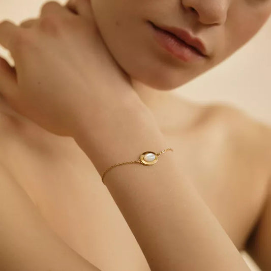 Pulsera ovalada de ópalo ligera y lujosa