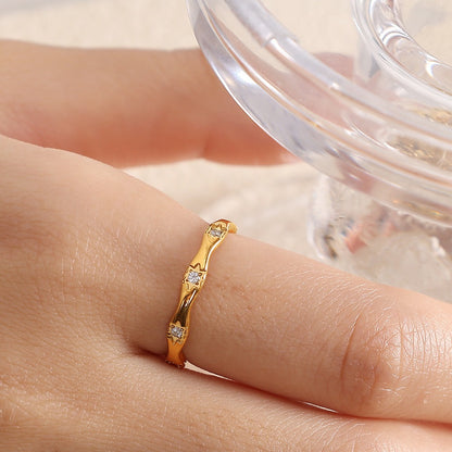 Anillo Estrella de Acero de Titanio Chapado en Oro de 18K