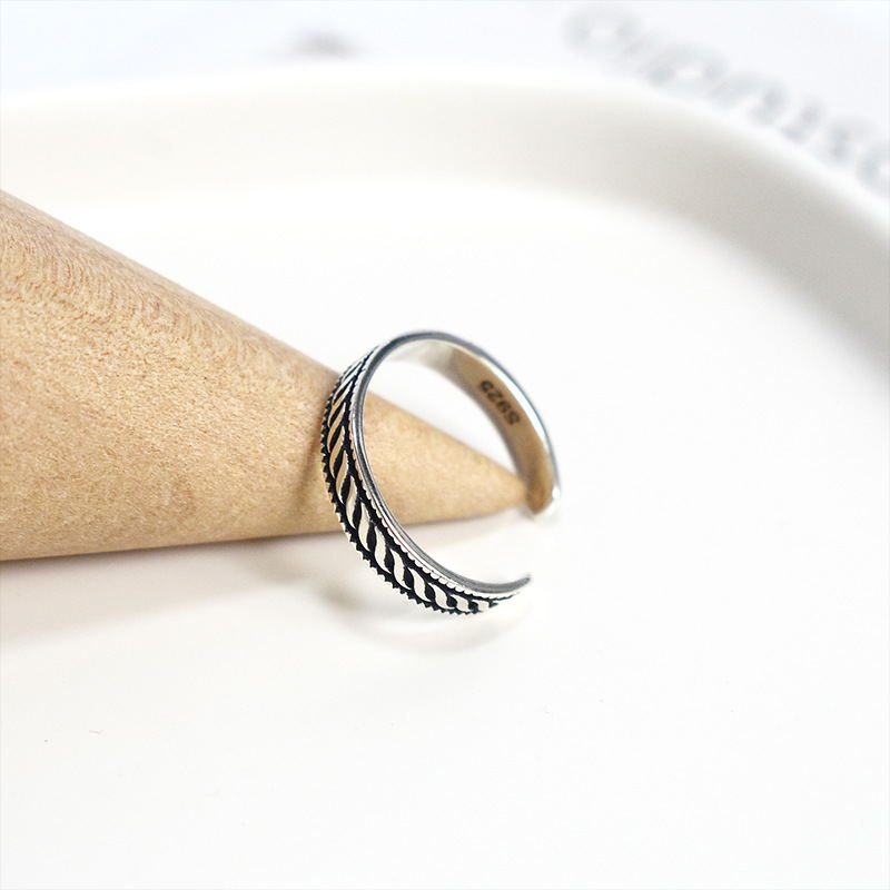 Anillo Minimalista en Plata de Ley