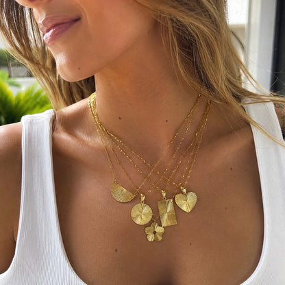 Collar Rectángulo Rayos Dorado