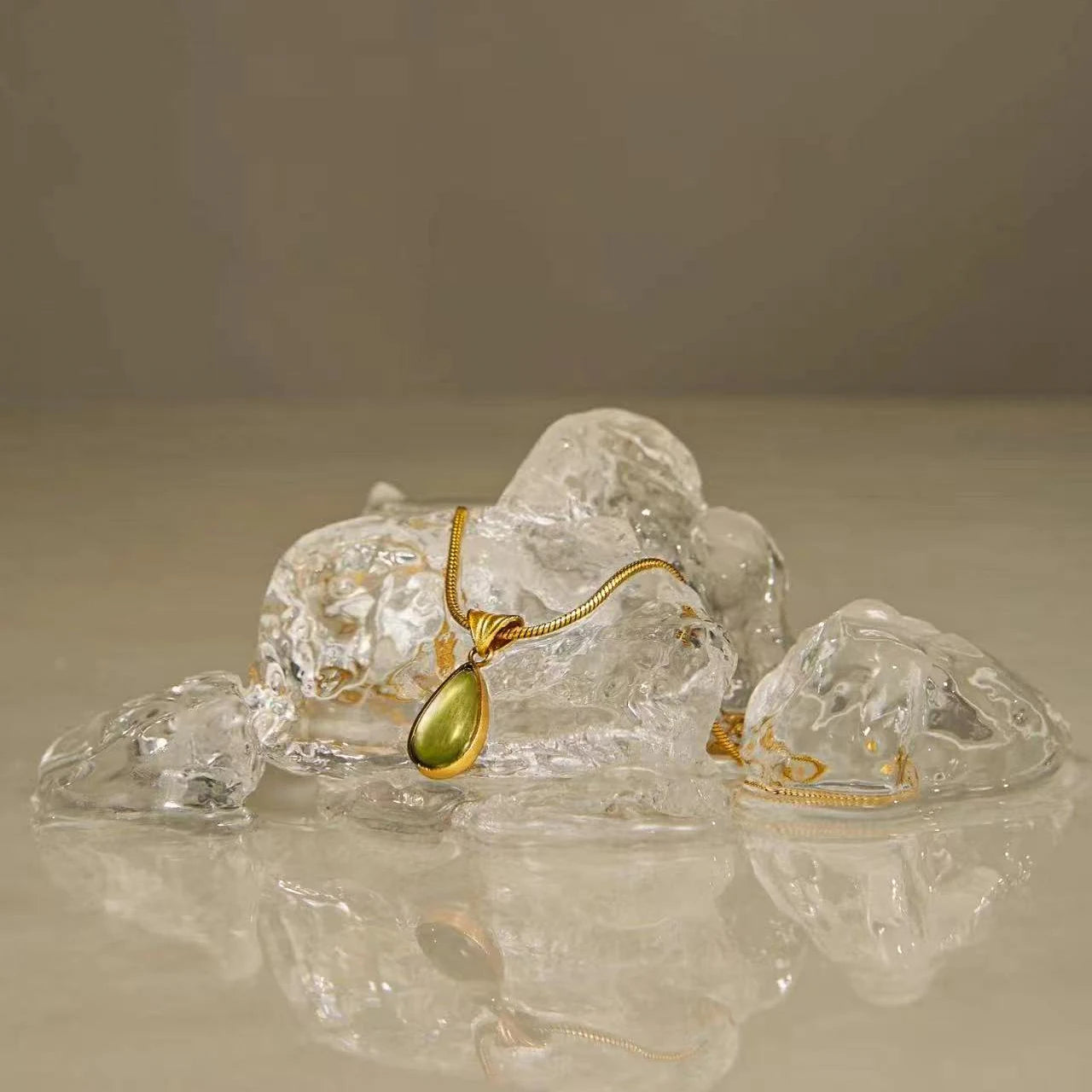 Collar Piedra Verde Gota