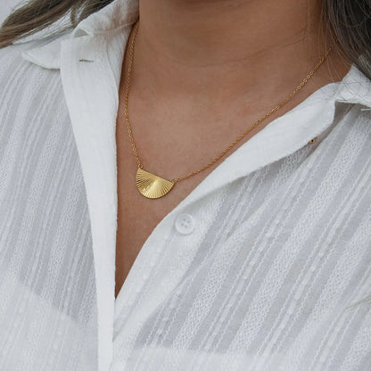 Collar Rectángulo Rayos Dorado