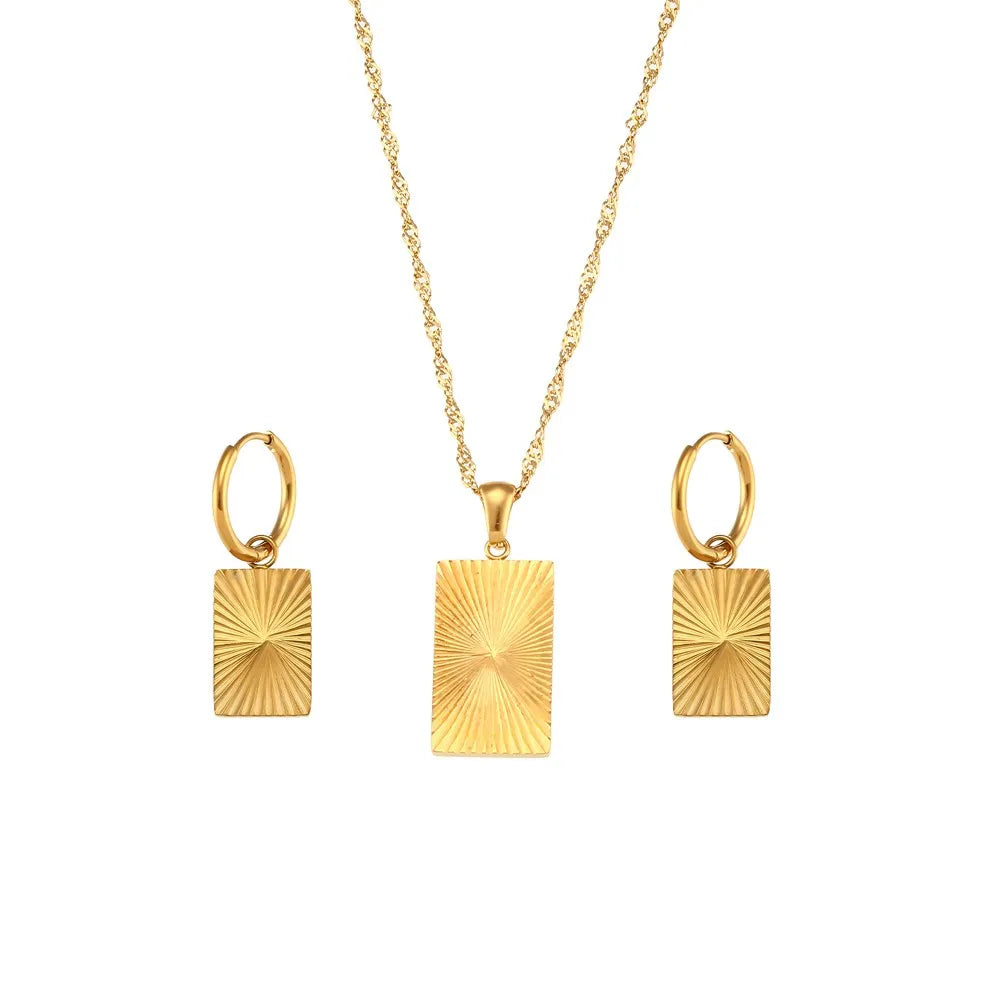 Collar Rectángulo Rayos Dorado