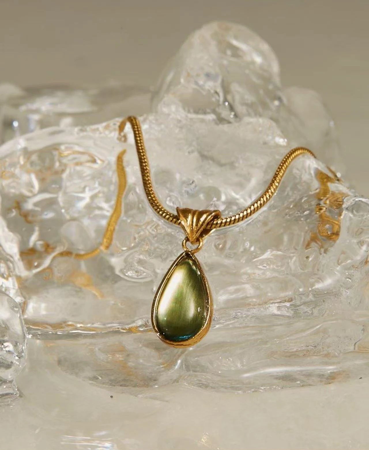 Collar Piedra Verde Gota