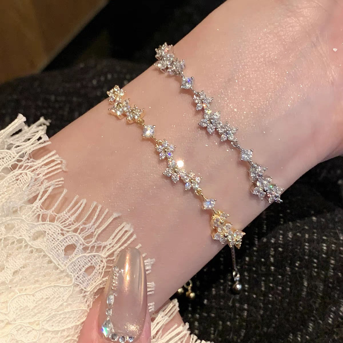 Pulsera Ajustable de Mini Flor de Circonio