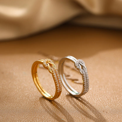 Anillo Ajustable de Diseño Nudo y Circonitas