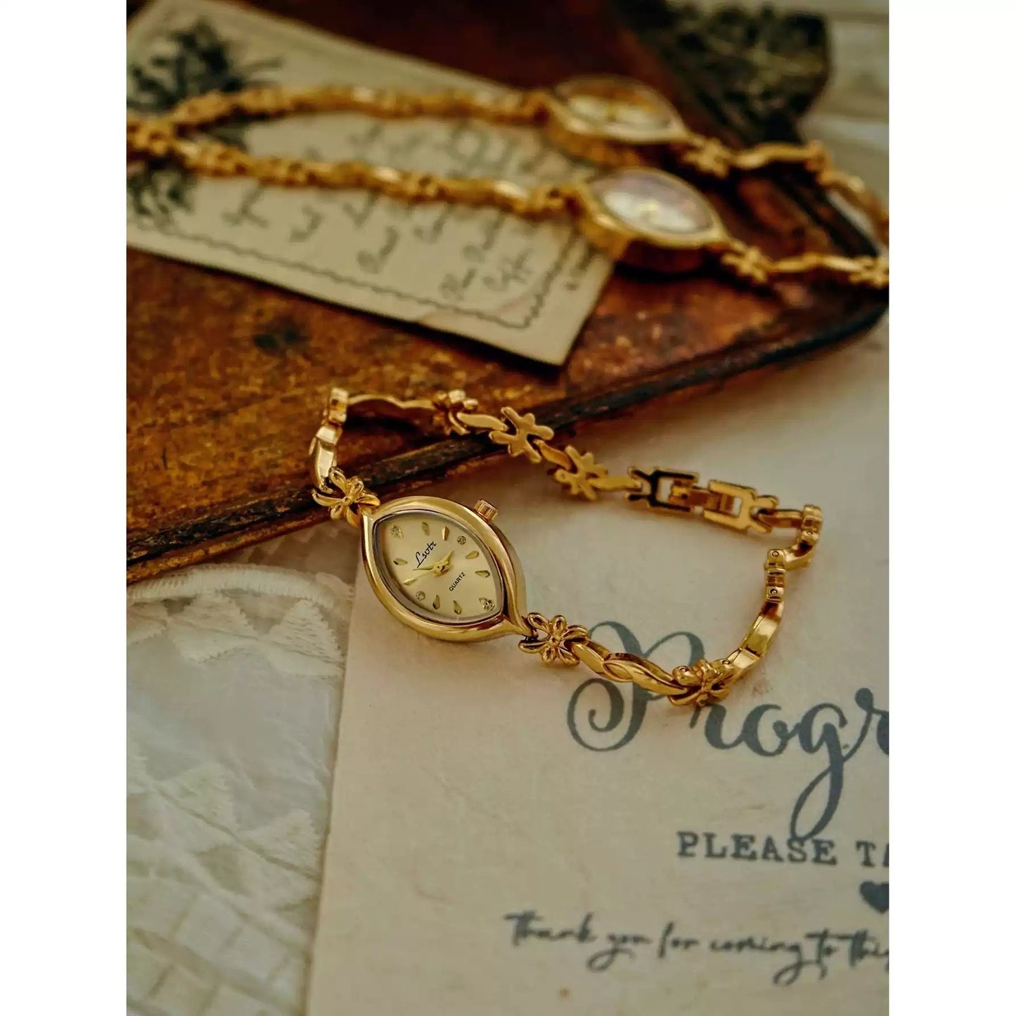 Reloj Dorado Vintage para Mujer con Esfera Pequeña