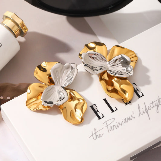 Aretes Minimalistas de Flor en Acero Inoxidable