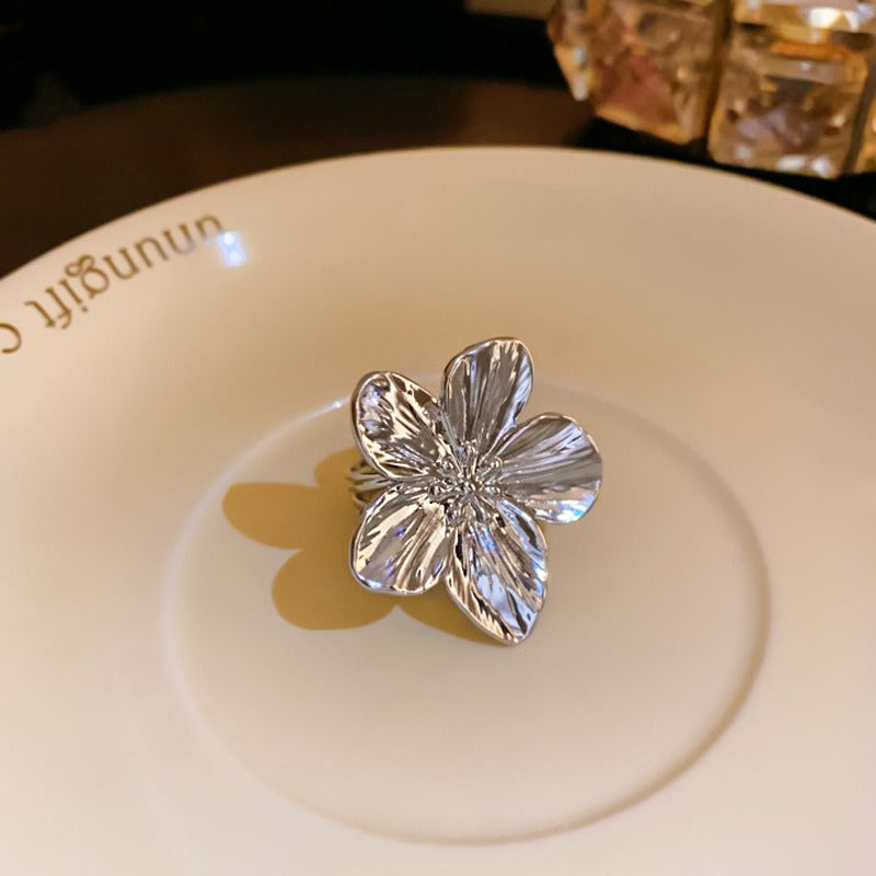 Anillo de Acero Inoxidable con Pétalo de Flor Minimalista en Plata